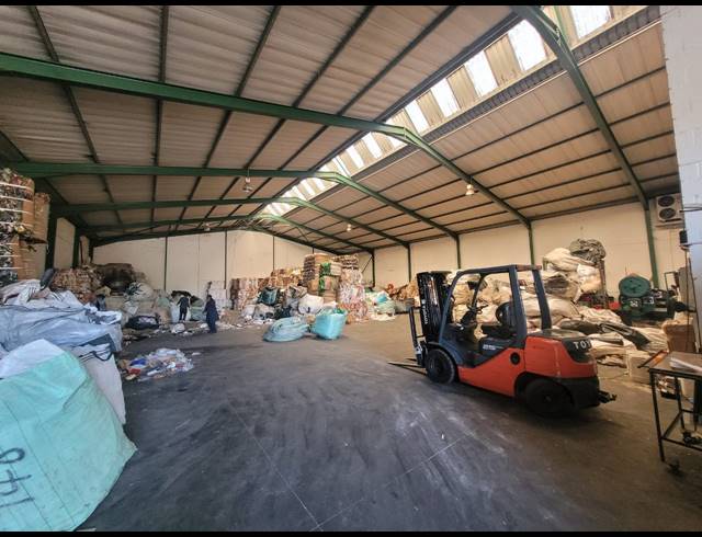 950M² WAREHOUSE TO LET IN KILLARNEY GARDENS